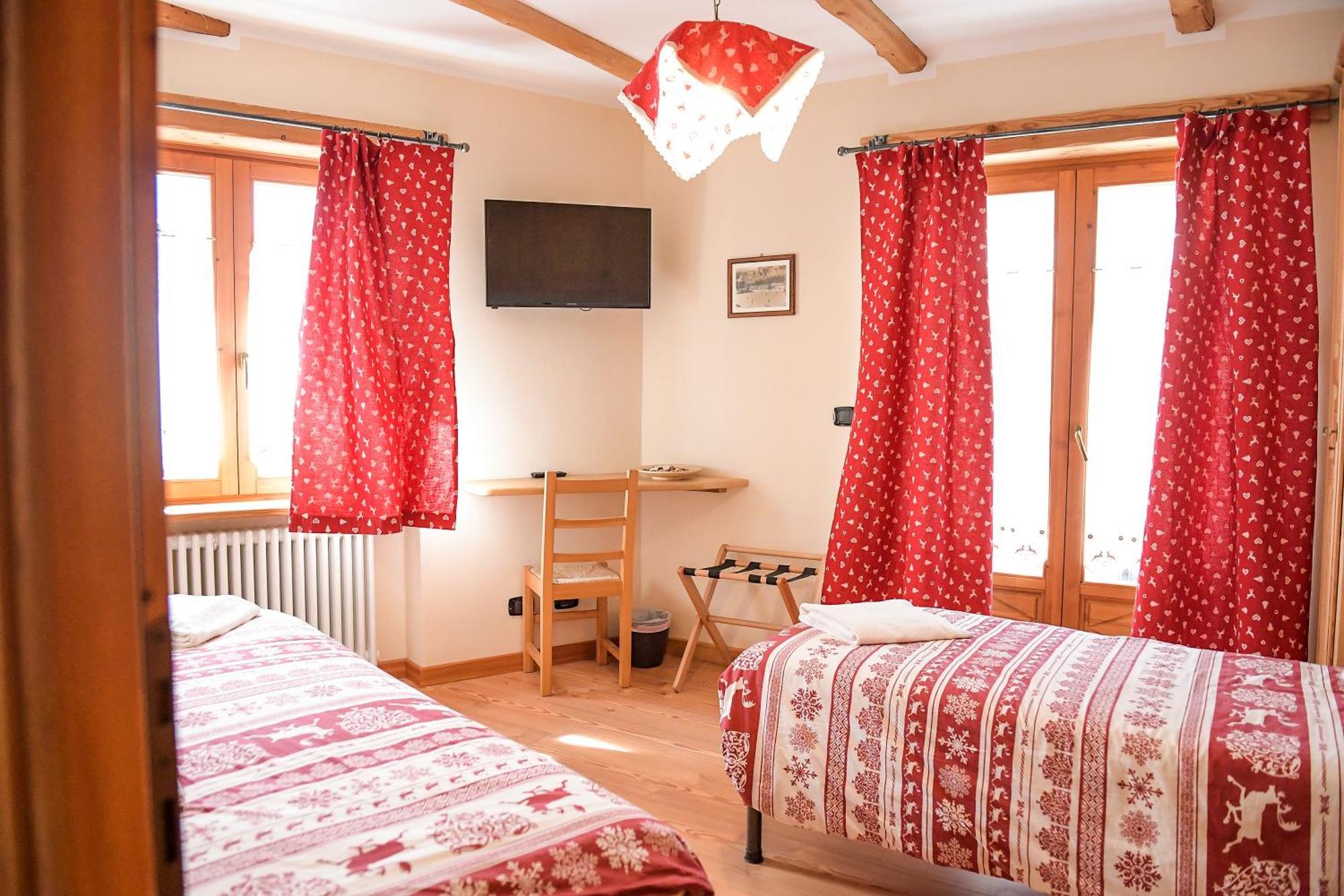 Hotel Le Petit Fenestrelle Extérieur photo
